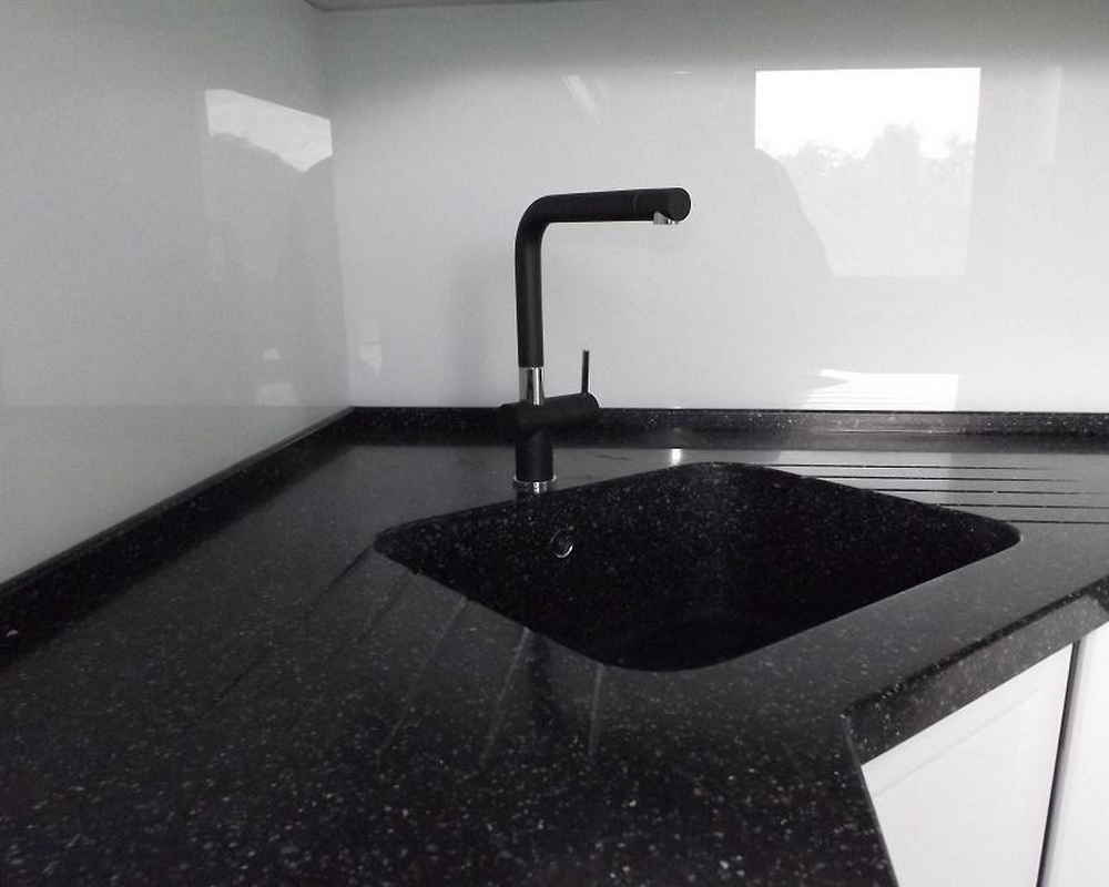 Плинтус для столешниц прямоугольный ПВХ Волшебная палочка 25*12мм 3м 0694 Мрамор марквина серый