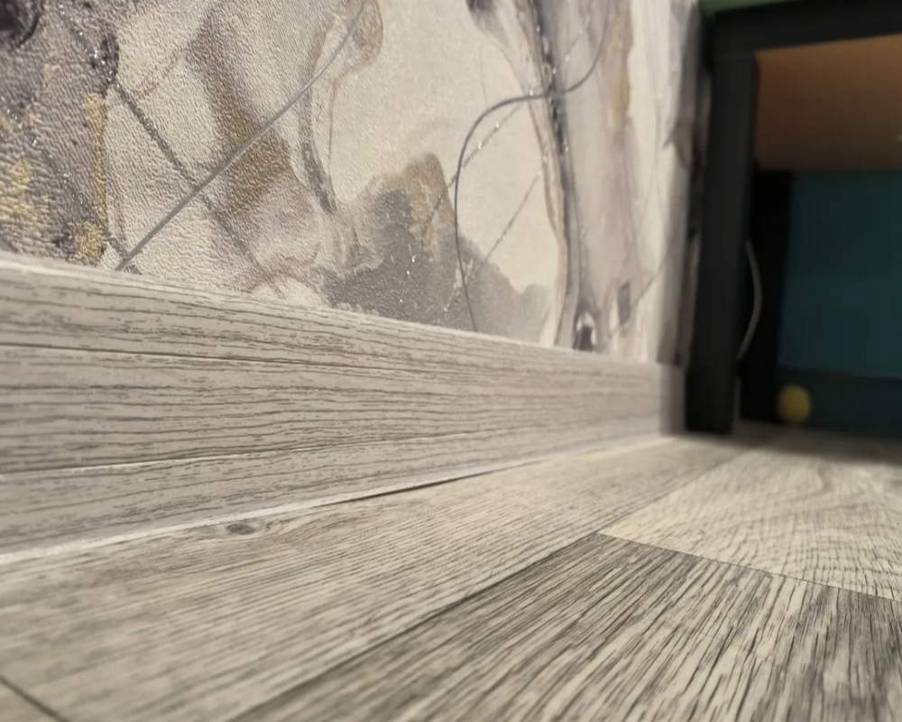 Плинтус ПВХ Волшебная палочка 70мм Home 2,2м 7037