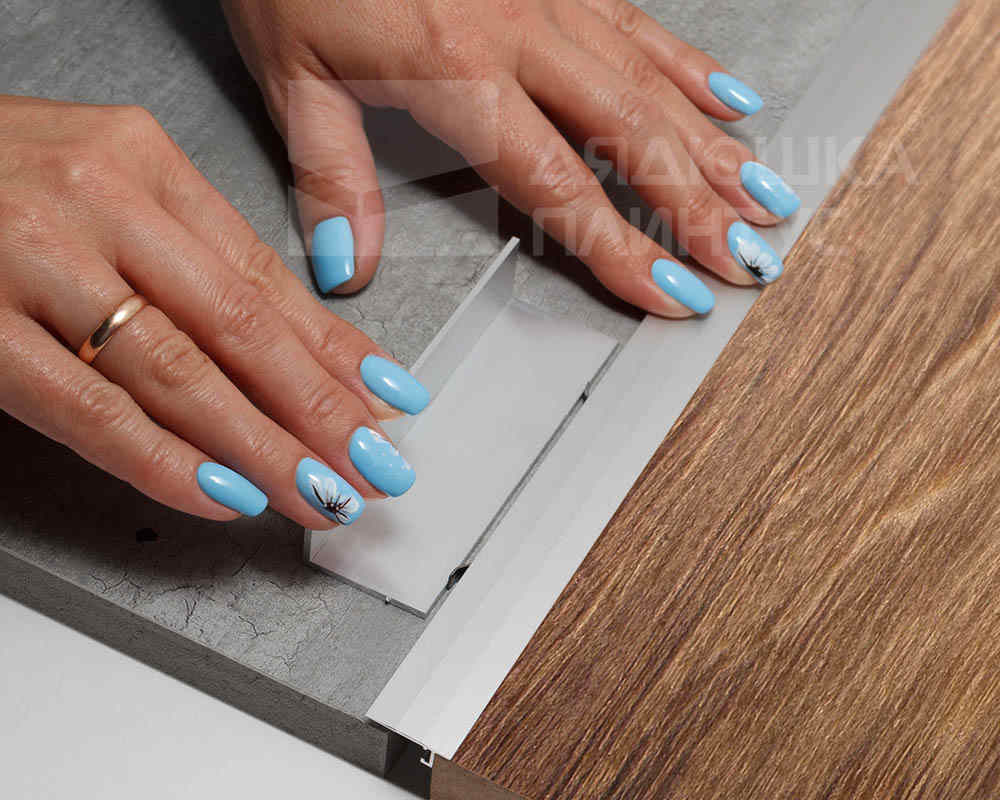 Профиль НЕПЛИНТУС UL25X6-01L 25х6х2000мм Серебро матовое