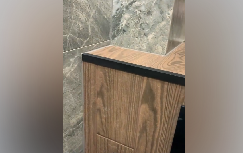 Профиль угловой Волшебная палочка MSUP 04-27.2700.15 15*15мм 2,7м Черный