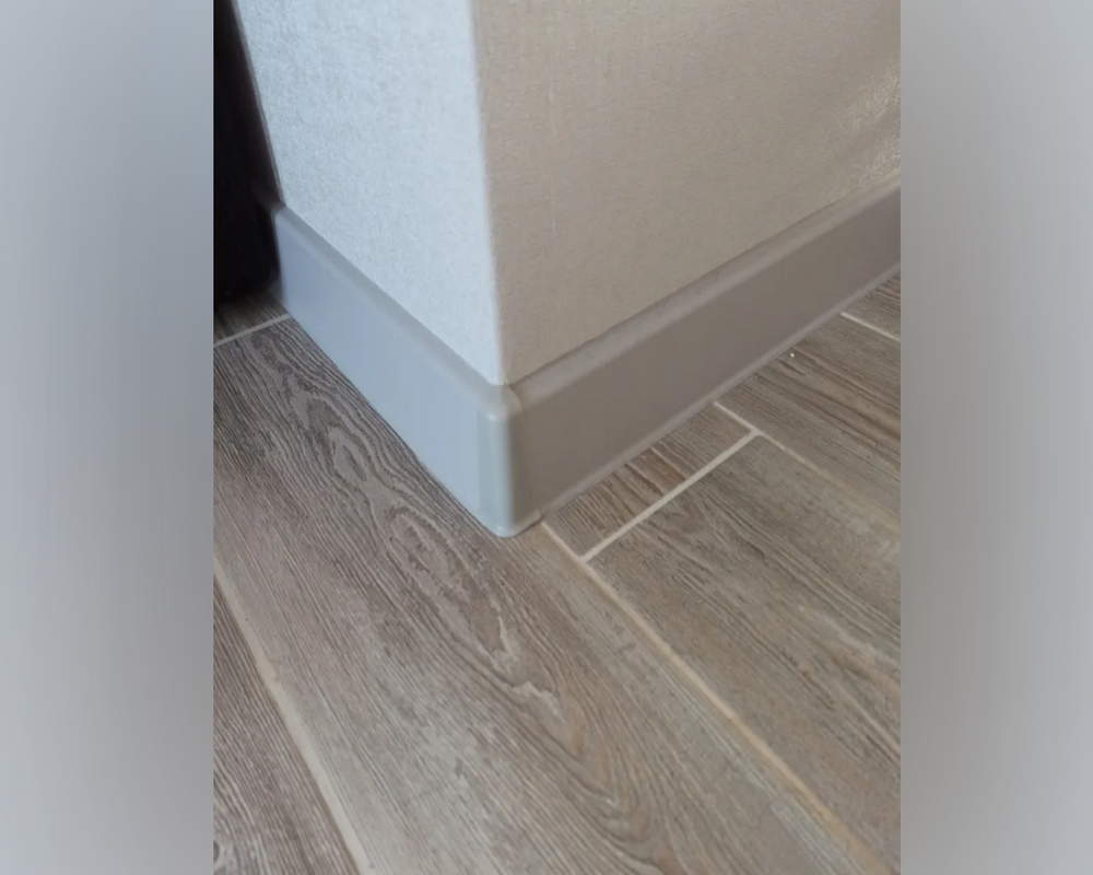 Плинтус ПВХ Волшебная палочка 70мм Home 2,2м 7037