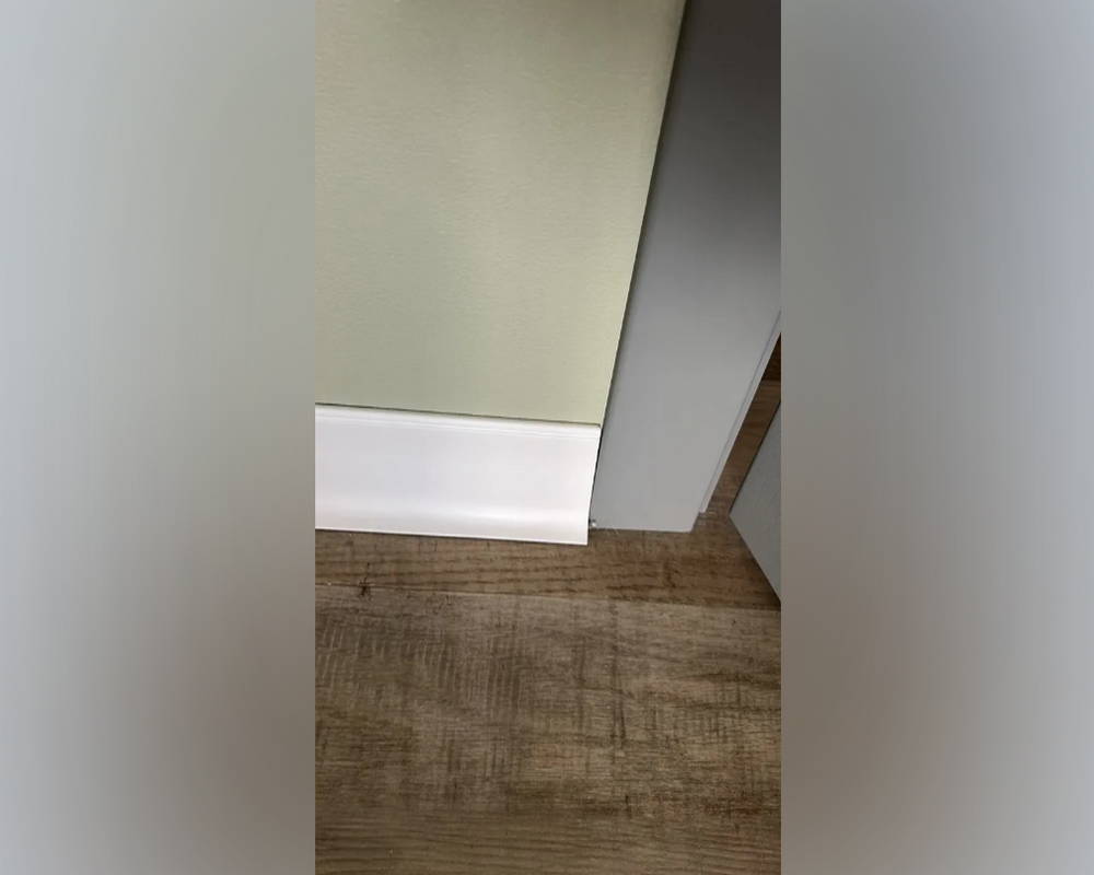 Плинтус из полистирола высокой плотности Волшебная Палочка 60*20*2000. MSPOL 122 Белый под покраску