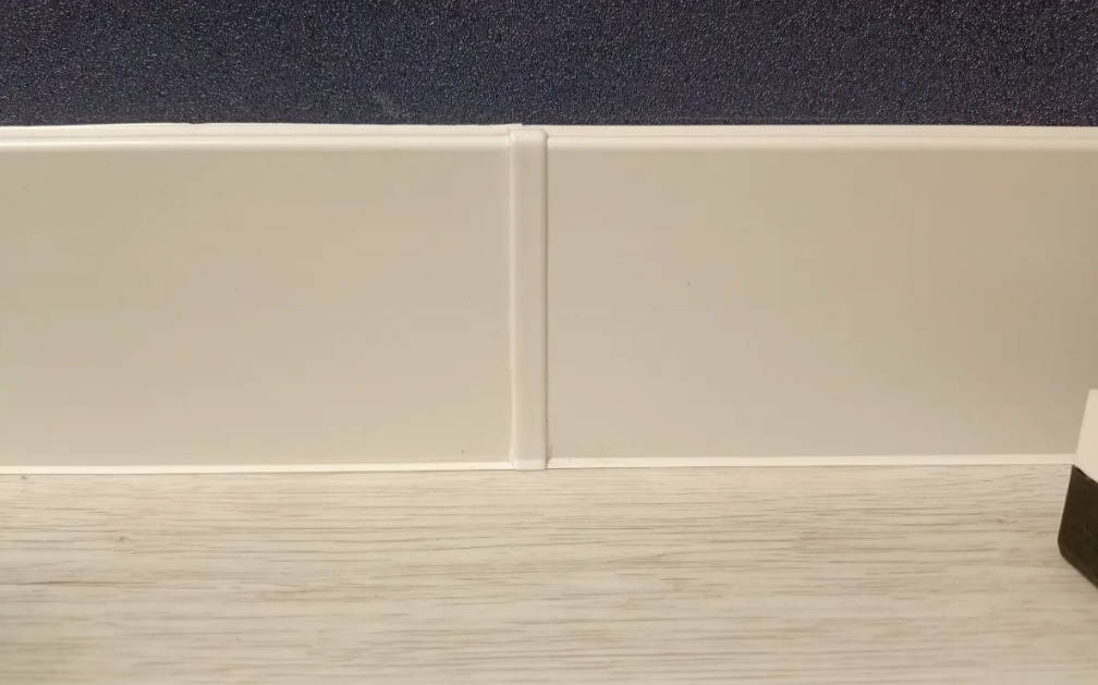 Плинтус прямоугольный ПВХ Идеал Дюра  80мм 2,2м 037 Молочно-белый