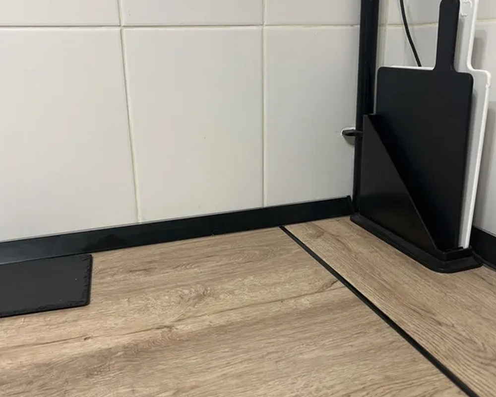 Кухонный плинтус Thermoplast AP630-1910 Чёрный матовый