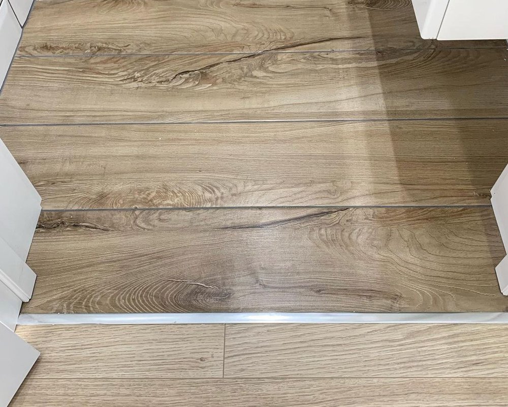 Профиль НЕПЛИНТУС UL25X6-01L 25х6х2000мм Серебро матовое