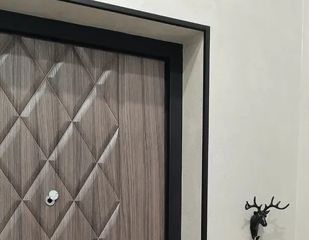 Профиль угловой Волшебная палочка MSUP 04-27.2700.15 15*15мм 2,7м Черный