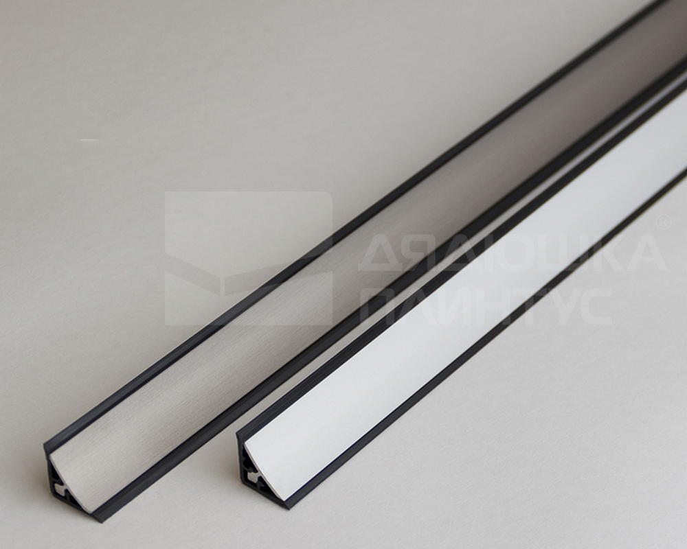 Алюминиевый плинтус для столешницы AP860 14х14х3,0 анод. серебро/черный уплот. (фур-ра 494-202)