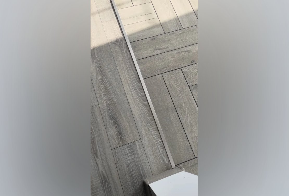 Профиль НЕПЛИНТУС UL25X6-01L 25х6х2000мм Серебро матовое