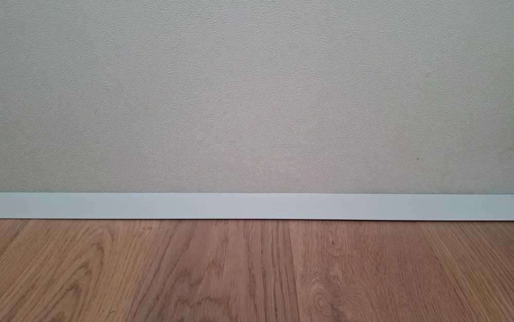 Антиплинтус алюминиевый под светодиодную ленту Апл 03.2700.16 Белый