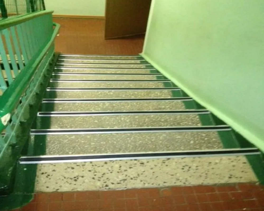 Порог одноуровневый ПС 08.2700.001ж. Без покрытия