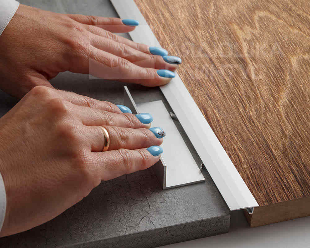 Профиль НЕПЛИНТУС UL20X6-01L 20х6х2000мм Серебро матовое